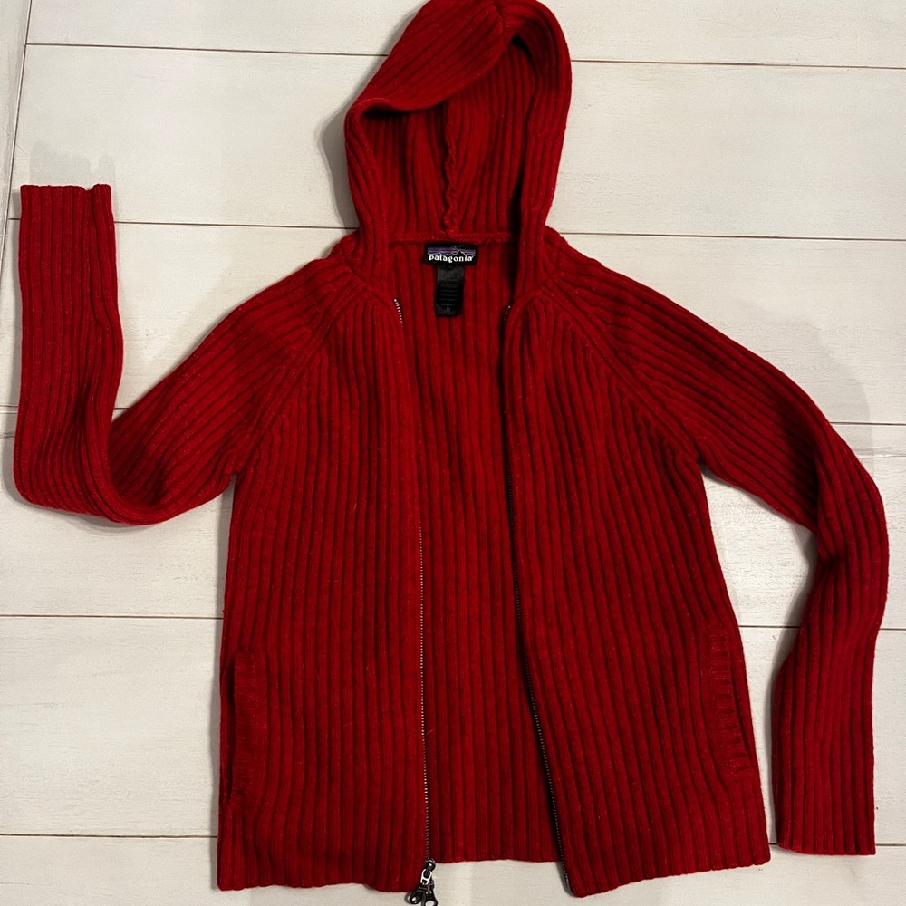 Patagonia sweater. Size Med. Burnt Orange/Red tone. Amazing for fall weather.